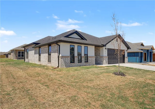 Photo 2 of Single family home for sale at 815 Haley St, Springdale, AR 72762 | MLS# 1333680 | Listing updated on 2026-09-02