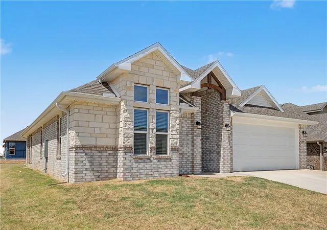 Photo 2 of Single family home for sale at 2541 Quince Ct, Bentonville, AR 72712 | MLS# 1334088 | Listing updated on 2026-09-02