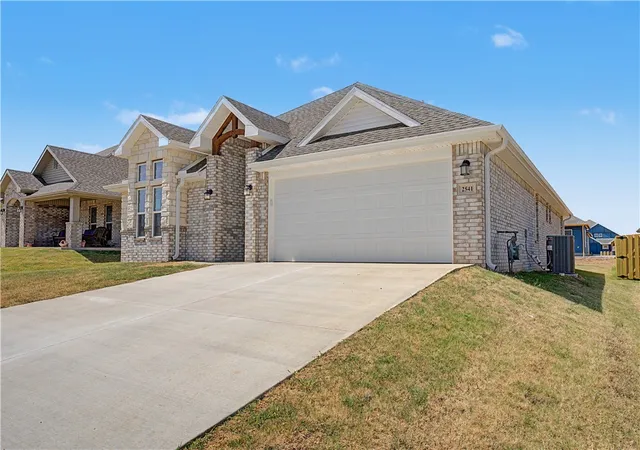 Photo 3 of Single family home for sale at 2541 Quince Ct, Bentonville, AR 72712 | MLS# 1334088 | Listing updated on 2026-09-02