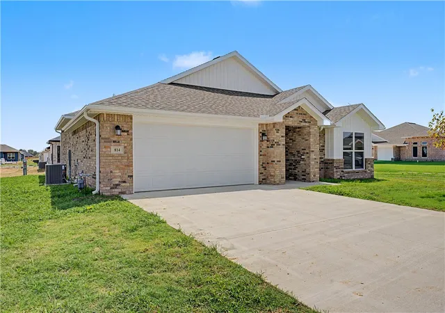 Photo 2 of Single family home for sale at 814 Barolo St, Springdale, AR 72762 | MLS# 1334171 | Listing updated on 2026-09-02