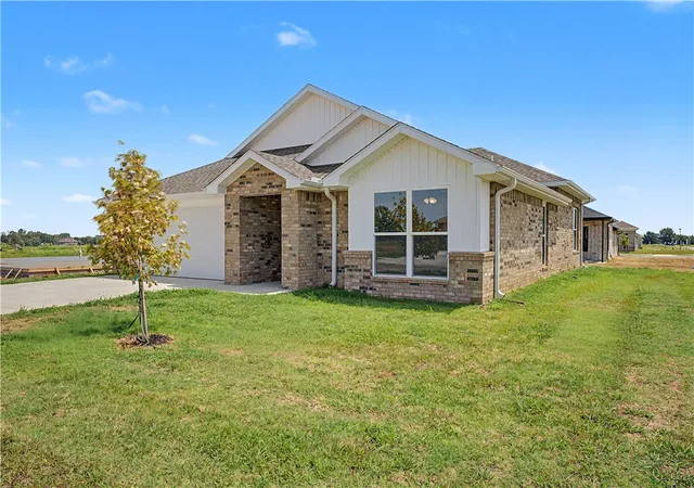 Photo 3 of Single family home for sale at 814 Barolo St, Springdale, AR 72762 | MLS# 1334171 | Listing updated on 2026-09-02
