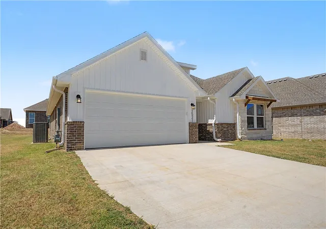 Photo 3 of Single family home for sale at 2521 Quince Ct, Bentonville, AR 72712 | MLS# 1334754 | Listing updated on 2026-09-02