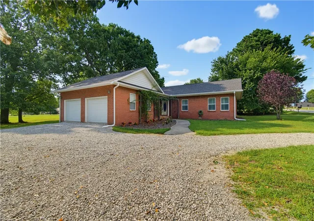 Photo 3 of Sale Pending at 1349 Harmon Rd, Fayetteville, AR 72704 | MLS# 1334941 | Listing updated on 2026-09-20