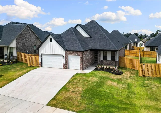 Photo 2 of Single family home for sale at 1510 Crystal Clear Ln, Cave Springs, AR 72718 | MLS# 1335363 | Listing updated on 2026-10-07