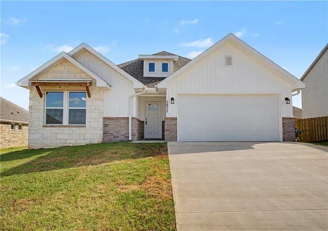 Photo 3 of Sale Pending at 5031 Elk Valley Ave, Springdale, AR 72762 | MLS# 1335774 | Listing updated on 2026-09-08