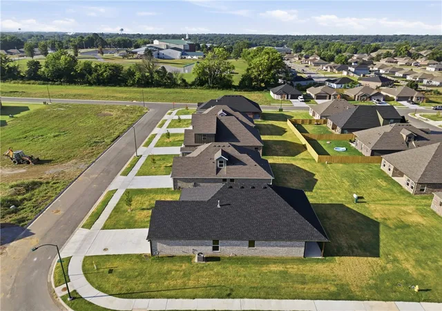 Photo 4 of Single family home for sale at 2306 N Zane St, Siloam Springs, AR 72761 | MLS# 1336025 | Listing updated on 2026-09-04