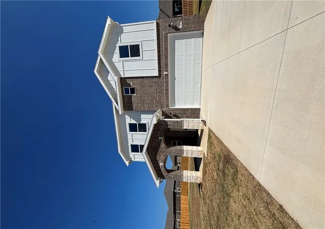 Photo 2 of Single family home for sale at 220 Spicewood Trl, Centerton, AR 72719 | MLS# 1336263 | Listing updated on 2026-09-04