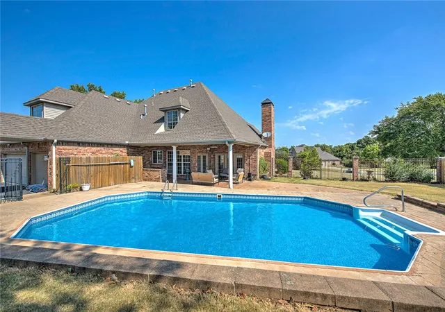 Photo 2 of Single family home for sale at 515 Candlelight Cir, Elm Springs, AR 72762 | MLS# 1336506 | Listing updated on 2026-09-30