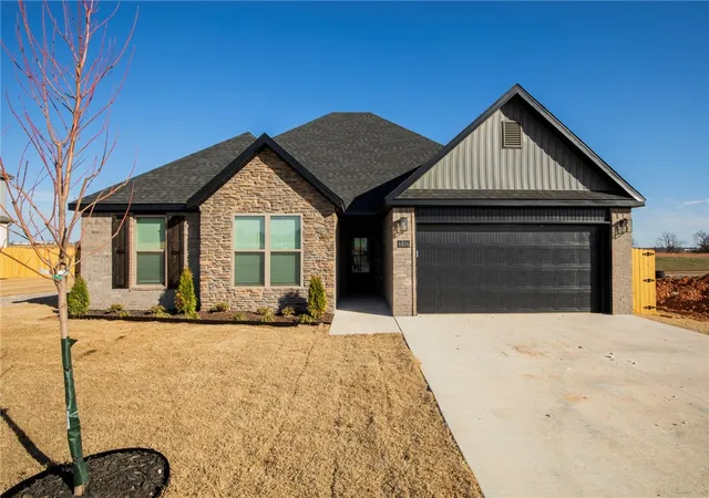 Photo 1 of Single family home for sale at 6806 Sw Orange Ave, Bentonville, AR 72713 | MLS# 1337012 | Listing updated on 2026-10-21