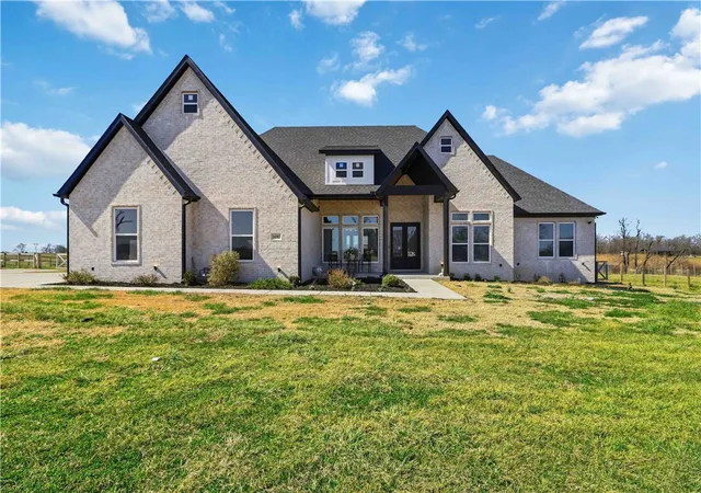 Photo 2 of Sale Pending at 14303 Cozy Corners Rd, Siloam Springs, AR 72761 | MLS# 1337705 | Listing updated on 2026-09-09