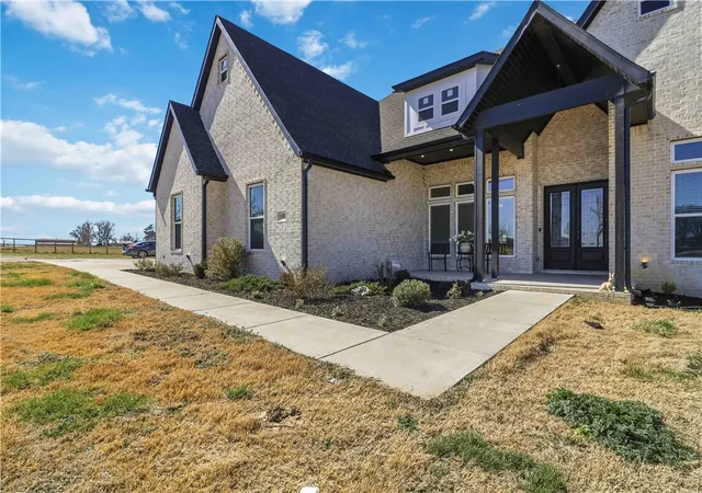 Photo 3 of Sale Pending at 14303 Cozy Corners Rd, Siloam Springs, AR 72761 | MLS# 1337705 | Listing updated on 2026-09-09