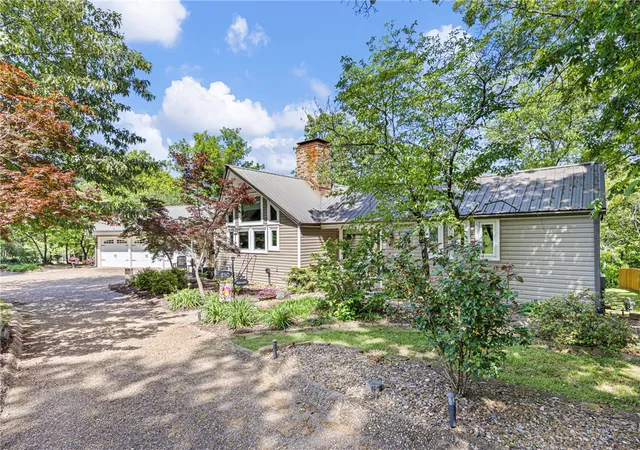 Photo 2 of Single family home for sale at 210 Hilltop Dr, Russellville, AR 72802 | MLS# 1338190 | Listing updated on 2026-10-21