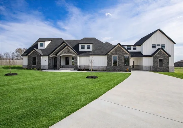 Photo 1 of Single family home for sale at 1905 Strong Ave, Pea Ridge, AR 72751 | MLS# 1338302 | Listing updated on 2026-10-05