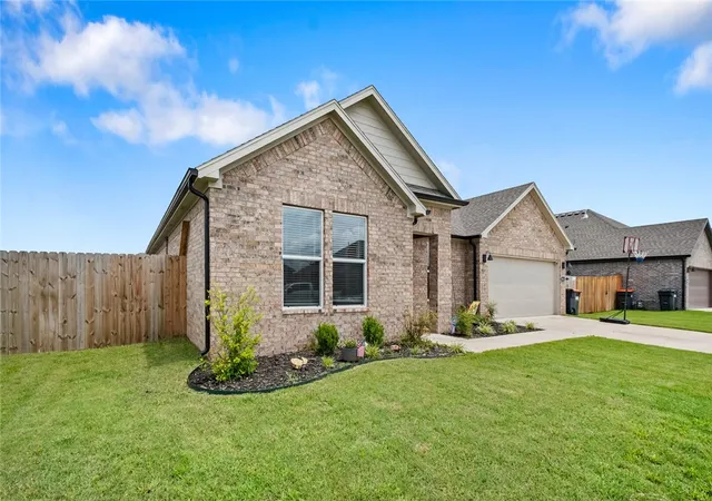 Photo 2 of Single family home for sale at 3912 Kent Ln, Springdale, AR 72764 | MLS# 1338931 | Listing updated on 2026-10-04