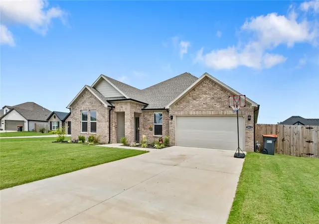 Photo 3 of Single family home for sale at 3912 Kent Ln, Springdale, AR 72764 | MLS# 1338931 | Listing updated on 2026-10-04