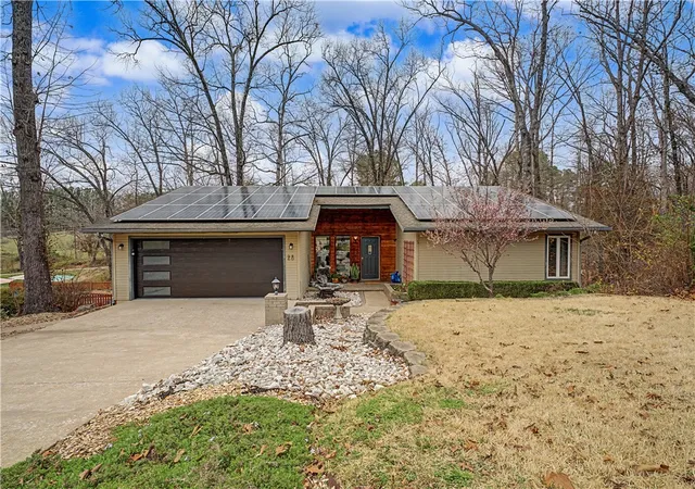Photo 2 of Single family home for sale at 28 Melanie Dr, Bella Vista, AR 72714 | MLS# 1338635 | Listing updated on 2026-09-13