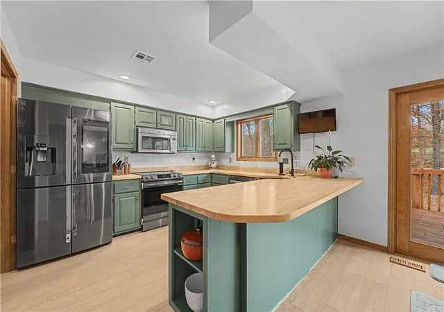 Photo 4 of Single family home for sale at 28 Melanie Dr, Bella Vista, AR 72714 | MLS# 1338635 | Listing updated on 2026-09-13