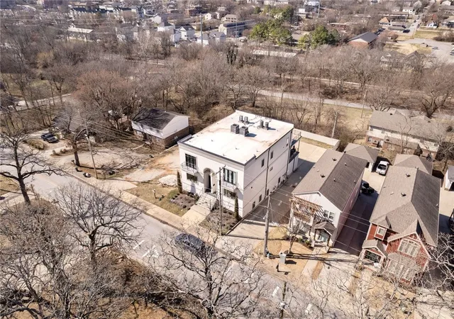 Photo 2 of Townhouse for sale at 837 N Gregg Ave, Fayetteville, AR 72701 | MLS# 1339147 | Listing updated on 2026-09-11