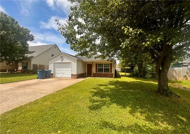 Photo 2 of Single family home for sale at 210 Parkcrest Dr, Bentonville, AR 72712 | MLS# 1339575 | Listing updated on 2026-09-02