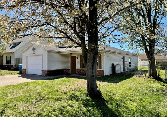 Photo 3 of Single family home for sale at 210 Parkcrest Dr, Bentonville, AR 72712 | MLS# 1339575 | Listing updated on 2026-09-02
