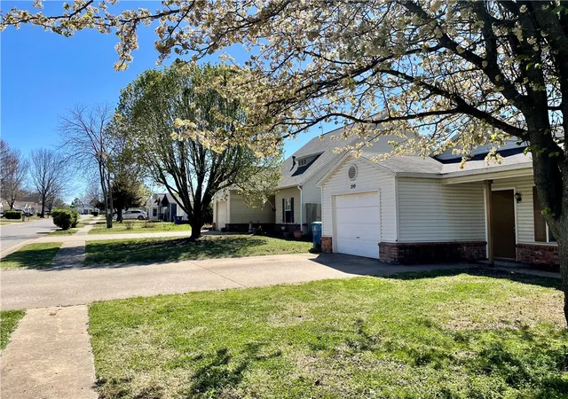 Photo 3 of Single family home for sale at 210 Parkcrest Dr, Bentonville, AR 72712 | MLS# 1339575 | Listing updated on 2026-09-02