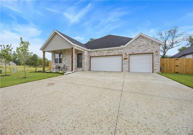 Photo 2 of Single family home for sale at 6703 Sw Crabapple St, Bentonville, AR 72713 | MLS# 1339867 | Listing updated on 2026-10-21