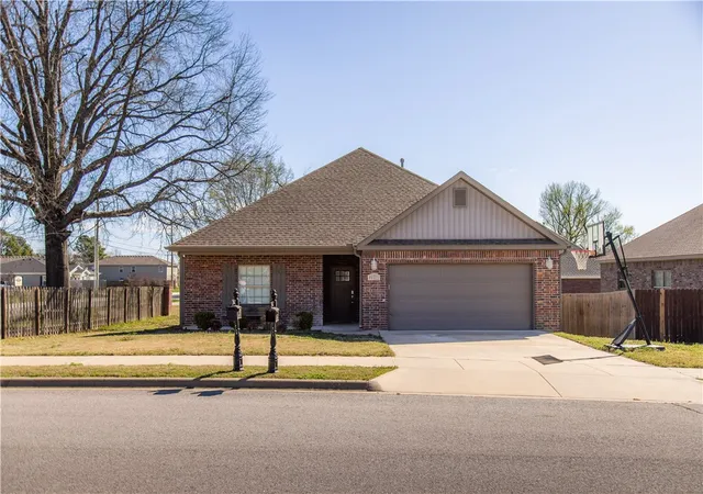 Photo 2 of Single family home for sale at 2201 Aspen, Siloam Springs, AR 72761 | MLS# 1339709 | Listing updated on 2026-10-19