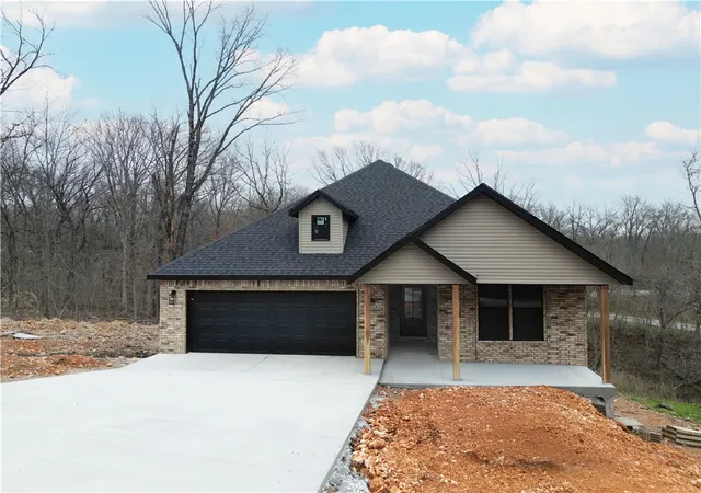 Photo 2 of Single family home for sale at 5 Butterwick Ln, Bella Vista, AR 72715 | MLS# 1340006 | Listing updated on 2026-09-10