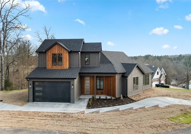 Photo 1 of Single family home for sale at 3 Mckeever Ln, Bella Vista, AR 72715 | MLS# 1340175 | Listing updated on 2026-09-25