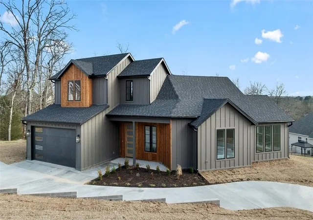 Photo 2 of Single family home for sale at 3 Mckeever Ln, Bella Vista, AR 72715 | MLS# 1340175 | Listing updated on 2026-09-25