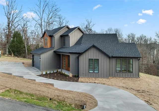 Photo 3 of Single family home for sale at 3 Mckeever Ln, Bella Vista, AR 72715 | MLS# 1340175 | Listing updated on 2026-09-25