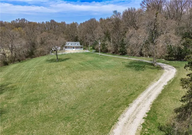 Photo 3 of Sale Pending at 19271 Vineyard Rd, Canehill, AR 72717 | MLS# 1340370 | Listing updated on 2026-09-25