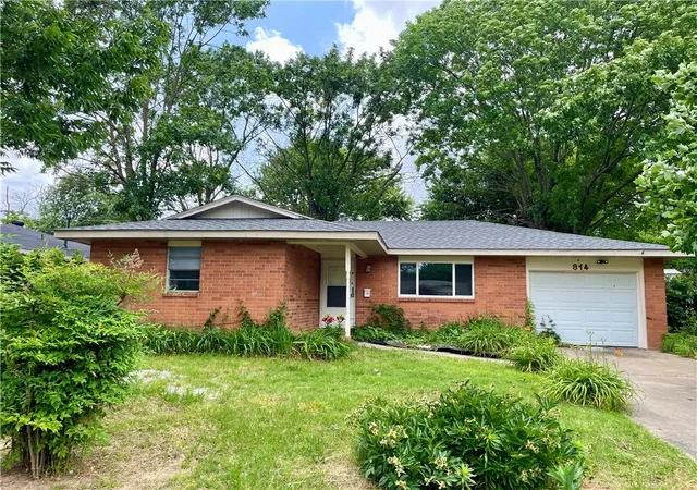 Photo 1 of Single family home for sale at 814 Gwen St, Springdale, AR 72762 | MLS# 1340191 | Listing updated on 2026-09-03