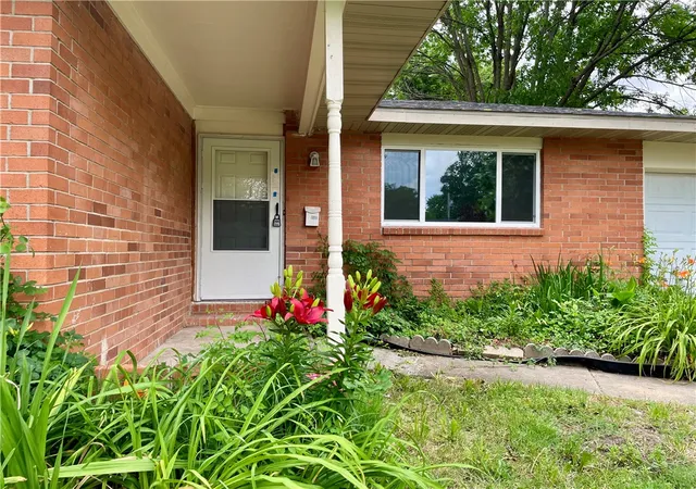 Photo 3 of Single family home for sale at 814 Gwen St, Springdale, AR 72762 | MLS# 1340191 | Listing updated on 2026-09-03