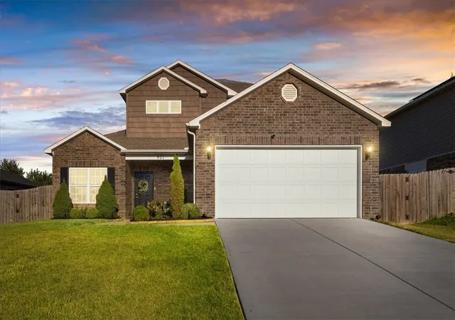 Photo 2 of Single family home for sale at 901 Loudon Dr, Bentonville, AR 72712 | MLS# 1340421 | Listing updated on 2026-10-20