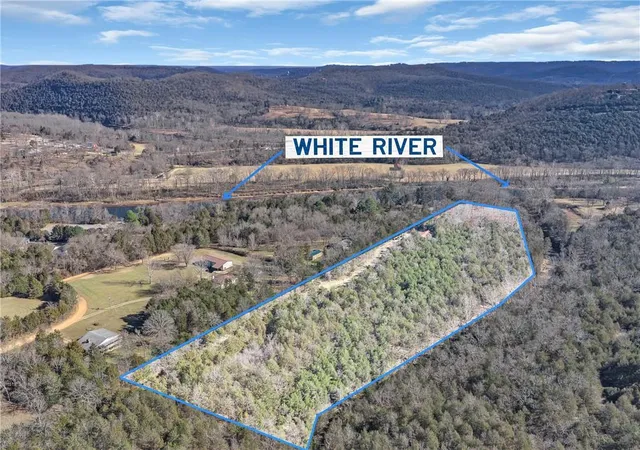 Photo 2 of Single family home for sale at 895 Flamingo Ln, Eureka Springs, AR 72631 | MLS# 1340577 | Listing updated on 2026-08-28