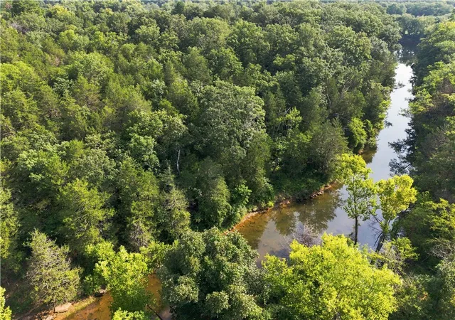 Photo 3 of Single family home for sale at 895 Flamingo Ln, Eureka Springs, AR 72631 | MLS# 1340577 | Listing updated on 2026-08-28