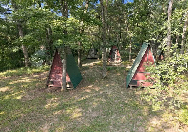 Photo 3 of Single family home for sale at 895 Flamingo Ln, Eureka Springs, AR 72631 | MLS# 1340577 | Listing updated on 2026-08-28