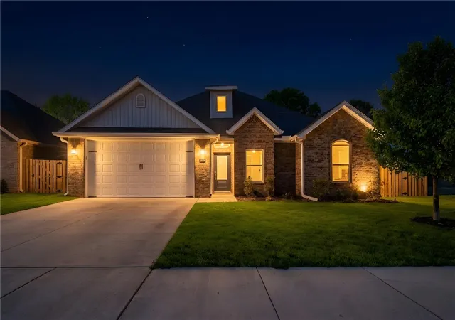 Photo 3 of Single family home for sale at 1340 Overcup Oak Ln, Bentonville, AR 72713 | MLS# 1339763 | Listing updated on 2026-09-14