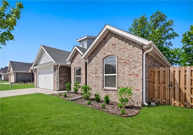 Photo 3 of Single family home for sale at 1340 Overcup Oak Ln, Bentonville, AR 72713 | MLS# 1339763 | Listing updated on 2026-09-14