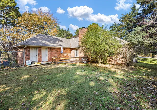 Photo 3 of Single family home for sale at 118 Forest Rd, Russellville, AR 72802 | MLS# 1340712 | Listing updated on 2026-10-05