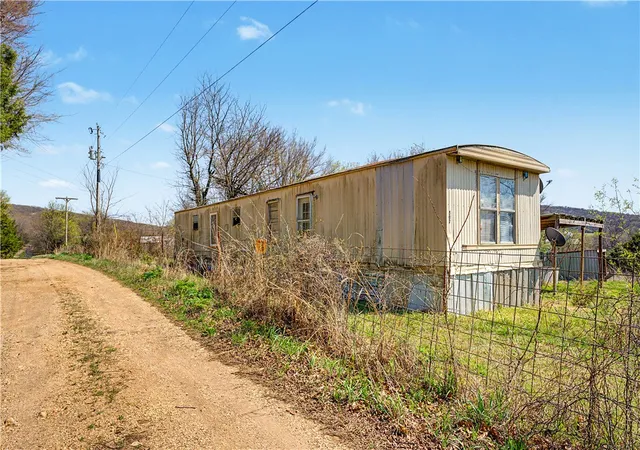 Photo 3 of Manufactured home for sale at 20695 Burgess Ln, Summers, AR 72769 | MLS# 1341407 | Listing updated on 2026-10-16