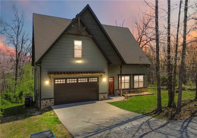 Photo 1 of Single family home for sale at 9 Kings Lynn, Bella Vista, AR 72715 | MLS# 1341305 | Listing updated on 2026-09-13