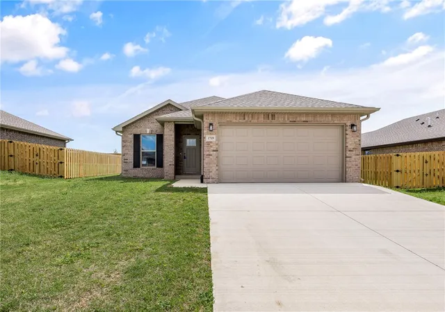 Photo 1 of Single family home for sale at 1719 Farmer St, Pea Ridge, AR 72751 | MLS# 1341730 | Listing updated on 2026-10-06