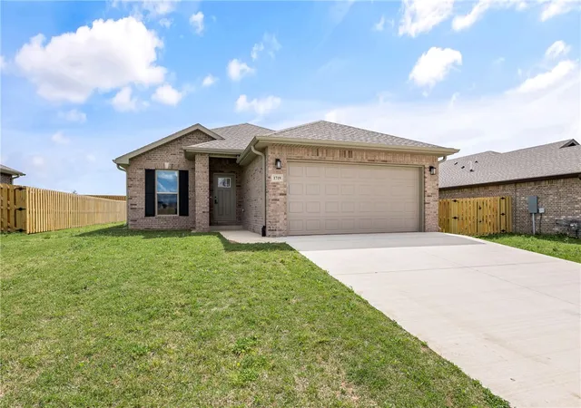 Photo 2 of Single family home for sale at 1719 Farmer St, Pea Ridge, AR 72751 | MLS# 1341730 | Listing updated on 2026-10-06