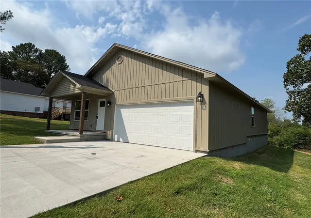 Photo 2 of Single family home for sale at 118 Damascus, Russellville, AR 72802 | MLS# 1341308 | Listing updated on 2026-10-19