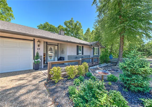 Photo 3 of Single family home for sale at 17 Stoneykirk Dr, Bella Vista, AR 72715 | MLS# 1342373 | Listing updated on 2026-09-12