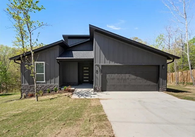 Photo 1 of Single family home for sale at 8 Roxburgh Ln, Bella Vista, AR 72715 | MLS# 1342647 | Listing updated on 2026-09-03