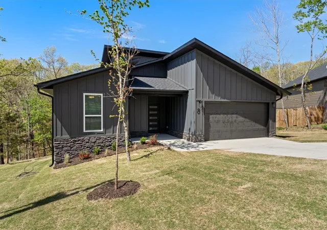 Photo 2 of Single family home for sale at 8 Roxburgh Ln, Bella Vista, AR 72715 | MLS# 1342647 | Listing updated on 2026-09-03