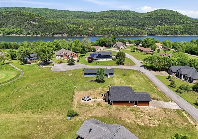 Photo 4 of Single family home for sale at 21 Appaloosa Dr, Holiday Island, AR 72631 | MLS# 1342915 | Listing updated on 2026-09-18